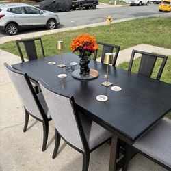 Dining Room Table And Chairs Set Great Condition!