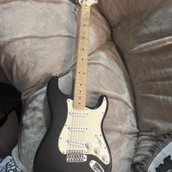 ELECTRIC GUITAR WITH AMP