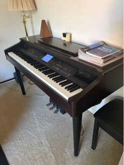 Yamaha clavinova CVP-105 electric piano