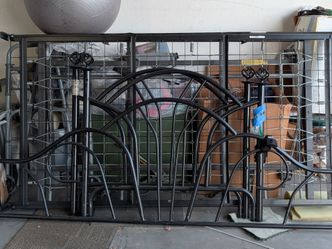 Black Daybed with Trundle