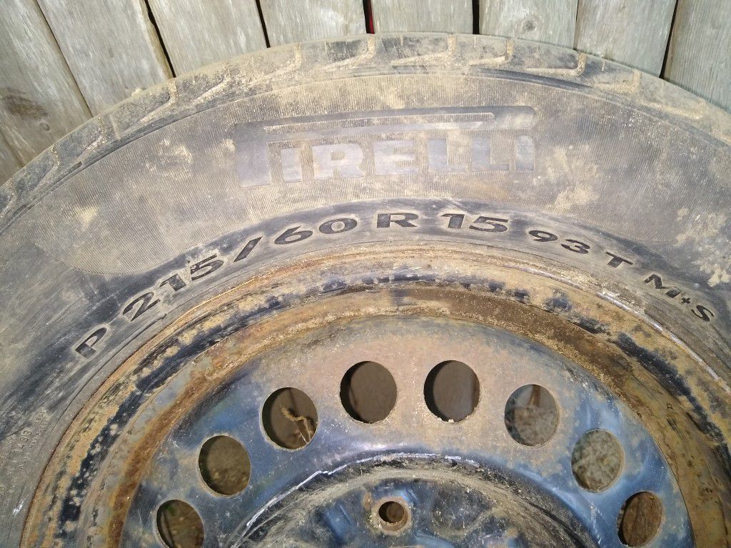 215 60R 15 tire