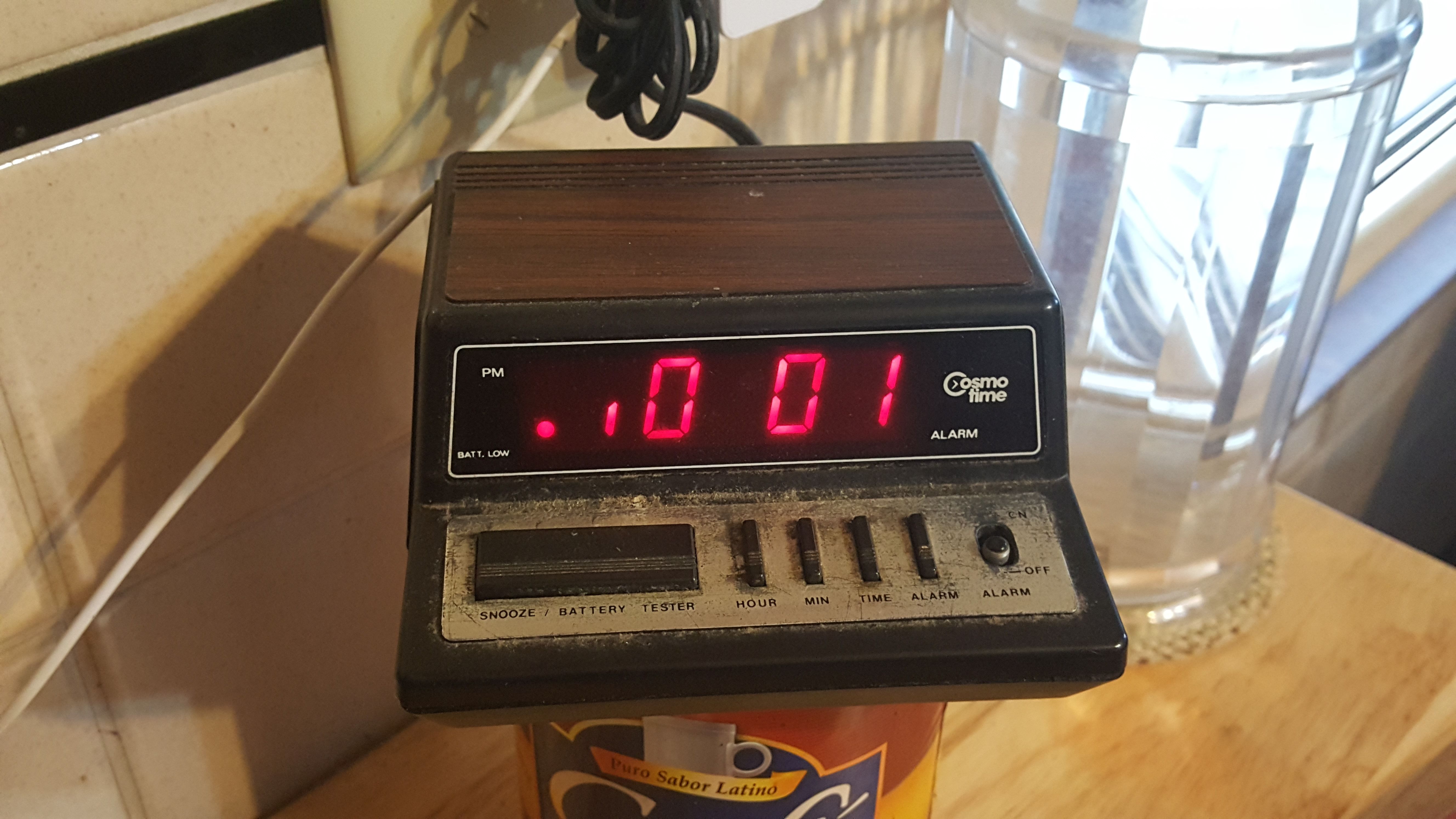 Alarm clock works fine except top half of the 10,11,12 isnt working. Not a big deal. Runs on electric or 9 v