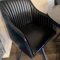 Dining Table & 4 Chairs