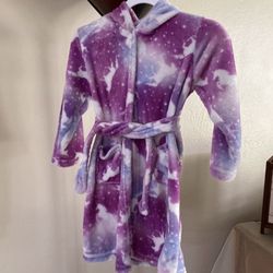 Unicorn girls robe SIZE 6 (130)