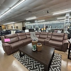 FINAL PRICE!! Power Recliner Sectional