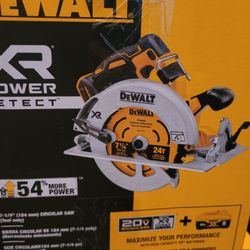 New Dewalt 20V MAX XR Brushless 7-1/4" Circular Saw with Power Detect DCS574B