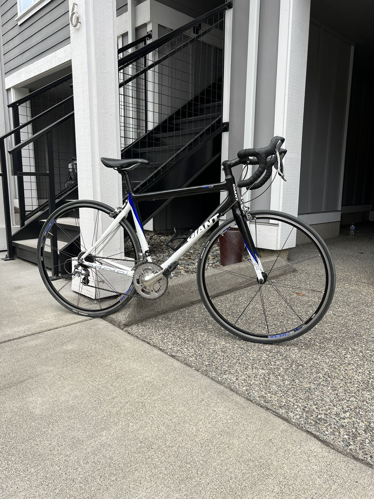 Giant TCR C3 Carbon Fiber Road Bike
