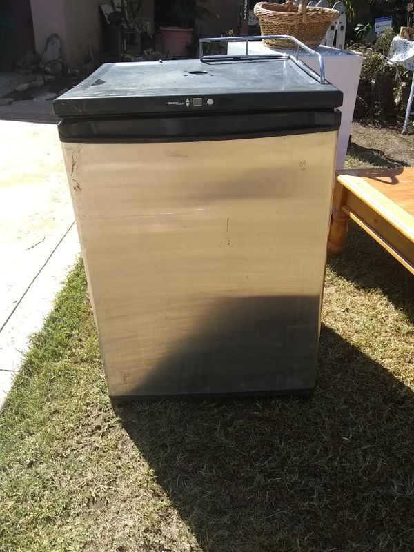Danby Beer Keg Cooler Model DKC645BLS7 for Sale in West Covina, CA