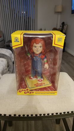 Chucky Deluxe Vinyl Figure