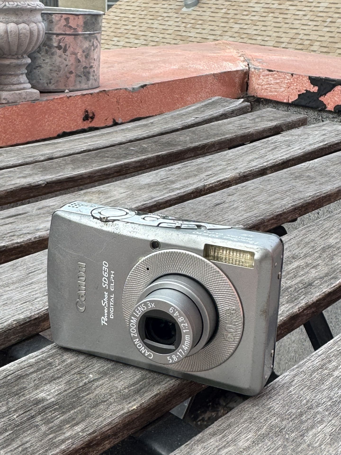 Vintage Canon Powershot Y2K Digicam