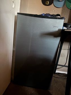 Midway mini fridge