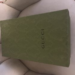 Gucci men’s size 10 And Matching Belt. Beige/ Supreme Red