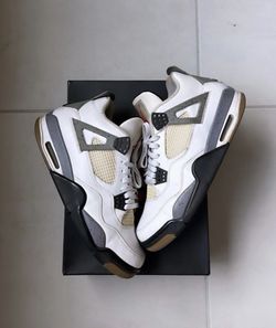 Jordan 4 white cement size 9.5