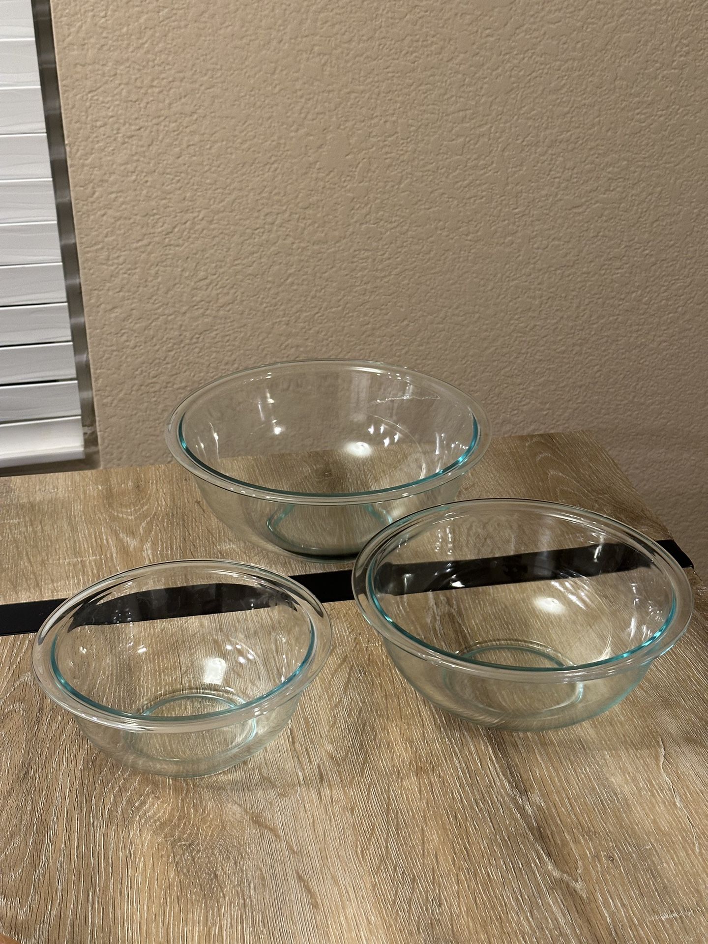 Pyrex Glass Mixing Bowls Set