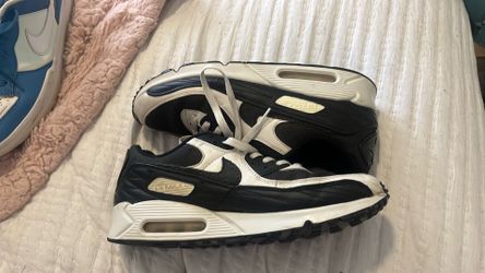 Nike Airmax 90. Sneakers-Men’s size 11 black and white