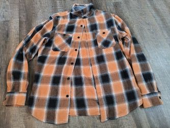 Men size small Urban Pipeline Ultimate long sleeve button up flannel