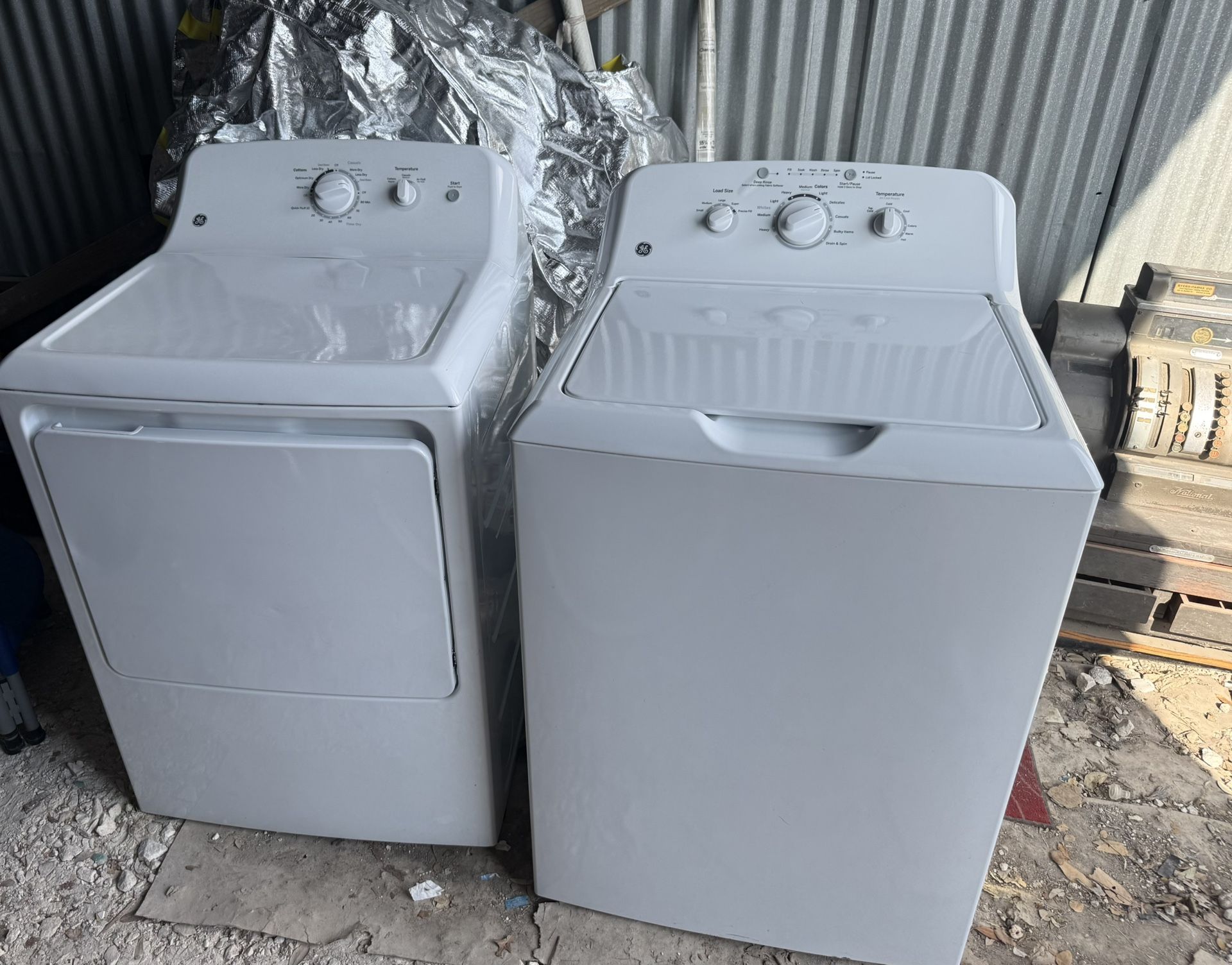Matching Set GE Washer And Dryer