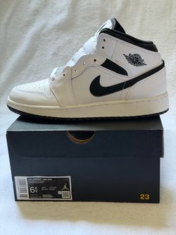 AIR JORDAN NIKE SIZE: 6.5 Y