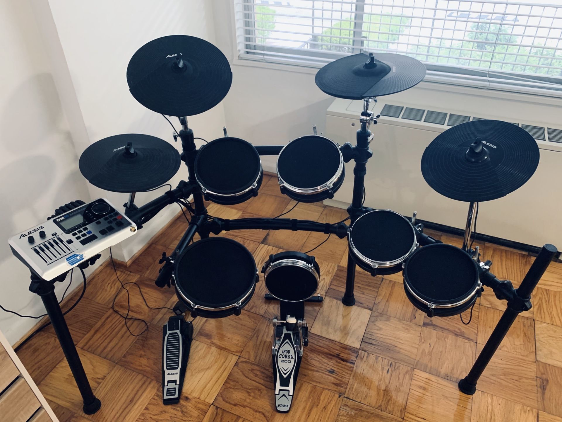 Alesis DM10 Studio Electronic Drum Kit