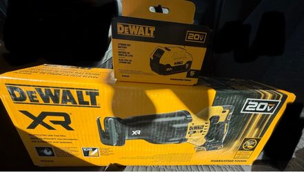 DeWALT 20-Volt XR Cordless Reciprocating Saw with 20V MAX Premium Lithium-Ion 5.0Ah Battery