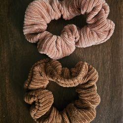 2 New Hair Scrunchies Ponytail Holder Hair Accessory