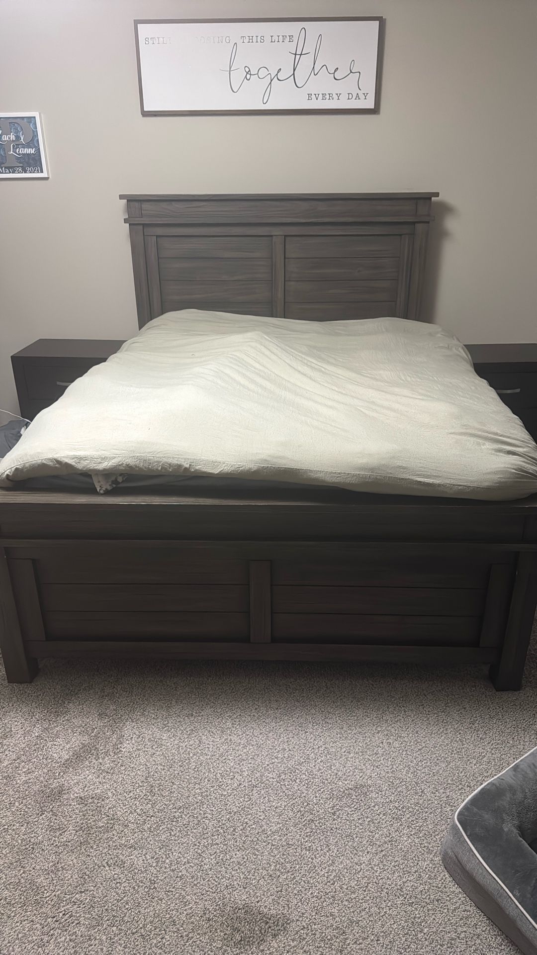 Queen Size Bedframe 