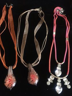 Collares/ Necklaces