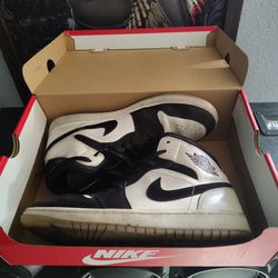 Nikes size 9