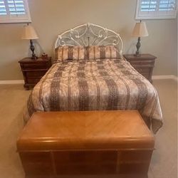 Antique Pulaski Furniture Queen Bedrooms Set: