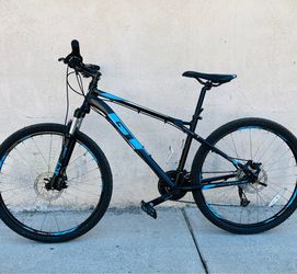 GT aggressor pro mountain Bike, medium size frame which are triple triangle design, Double walls rims size 27.5”, fit riders 5’7”to 6’2”in height