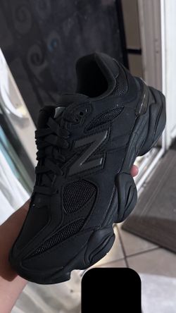 New Balance Triple Black Suede