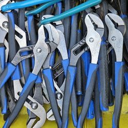 IDEAL 12-in Insulated Electrical Tongue and Groove Pliers 
(Like New)