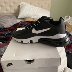 Nike Airfoce Size 9 Like New Only Used One Time 
