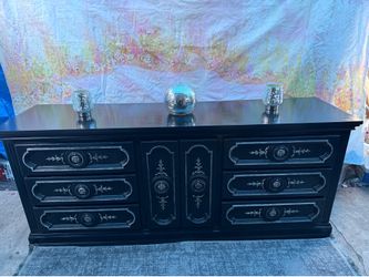 Vintage style long dresser with nine drawers colors black and silver has been refurbished!🌺
