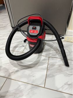 Small vacuum cleaner