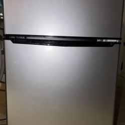 Whirlpool Mini/dorm Fridge
