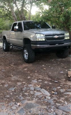 For Sale: 2005 Chevy Duramax Diesel 4X4– Salvage Title