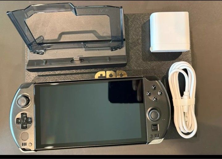 GPD Win 4 8840u 32gb/2tb (TRADES LISTED)