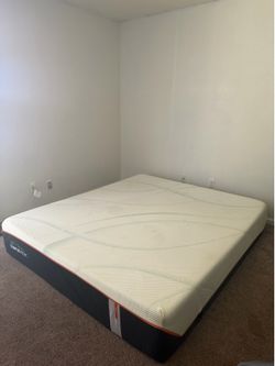 Cal King Tempurpedic Mattress
