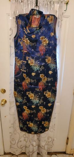 Asian Dress With  Flowers. Size  XXL,  (L).