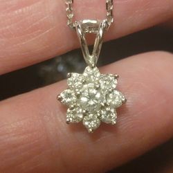 14k  Flower Diamond Pendant With Necklace 