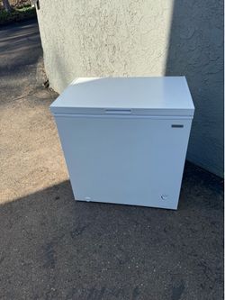 Freezer household deep chest with internal light (delivery available)