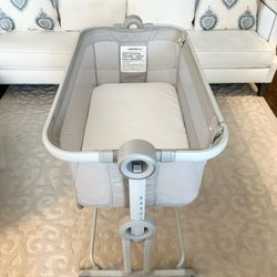 Baby Bassinet Like New 