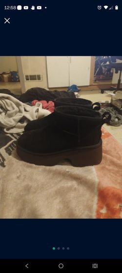 UGGS SIZE 9 NEW BLACK ANKLE BOOT