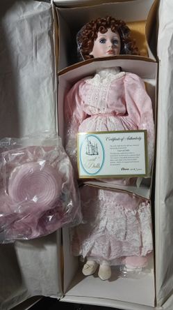 court of dolls porcelin doll