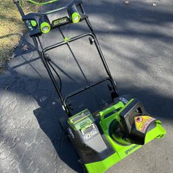 Green works 40 Volt Snowblower