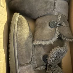 UGG Size 3 🩵 Youth 