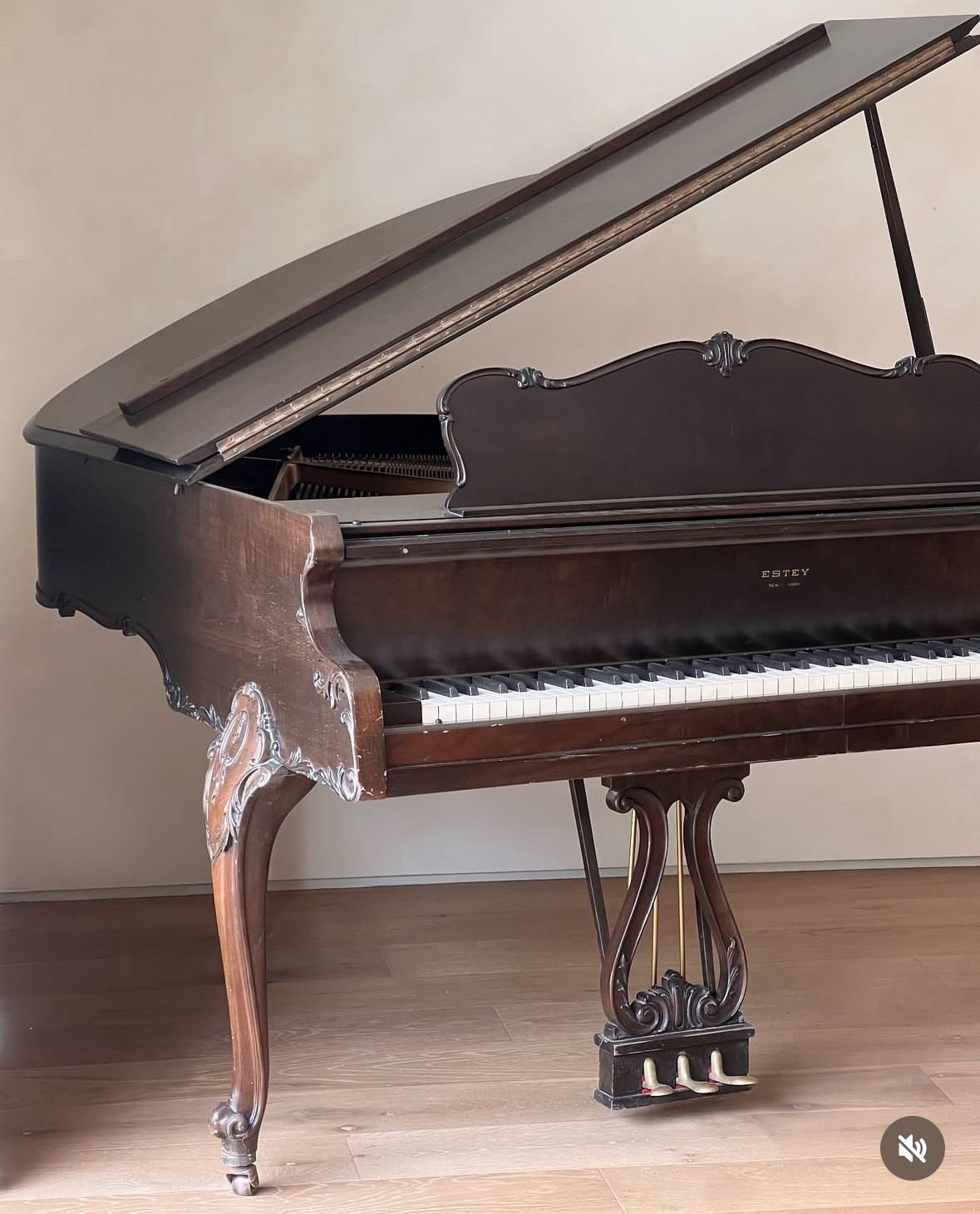 Free Piano - Estey