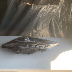 01-77001-US R Headlight