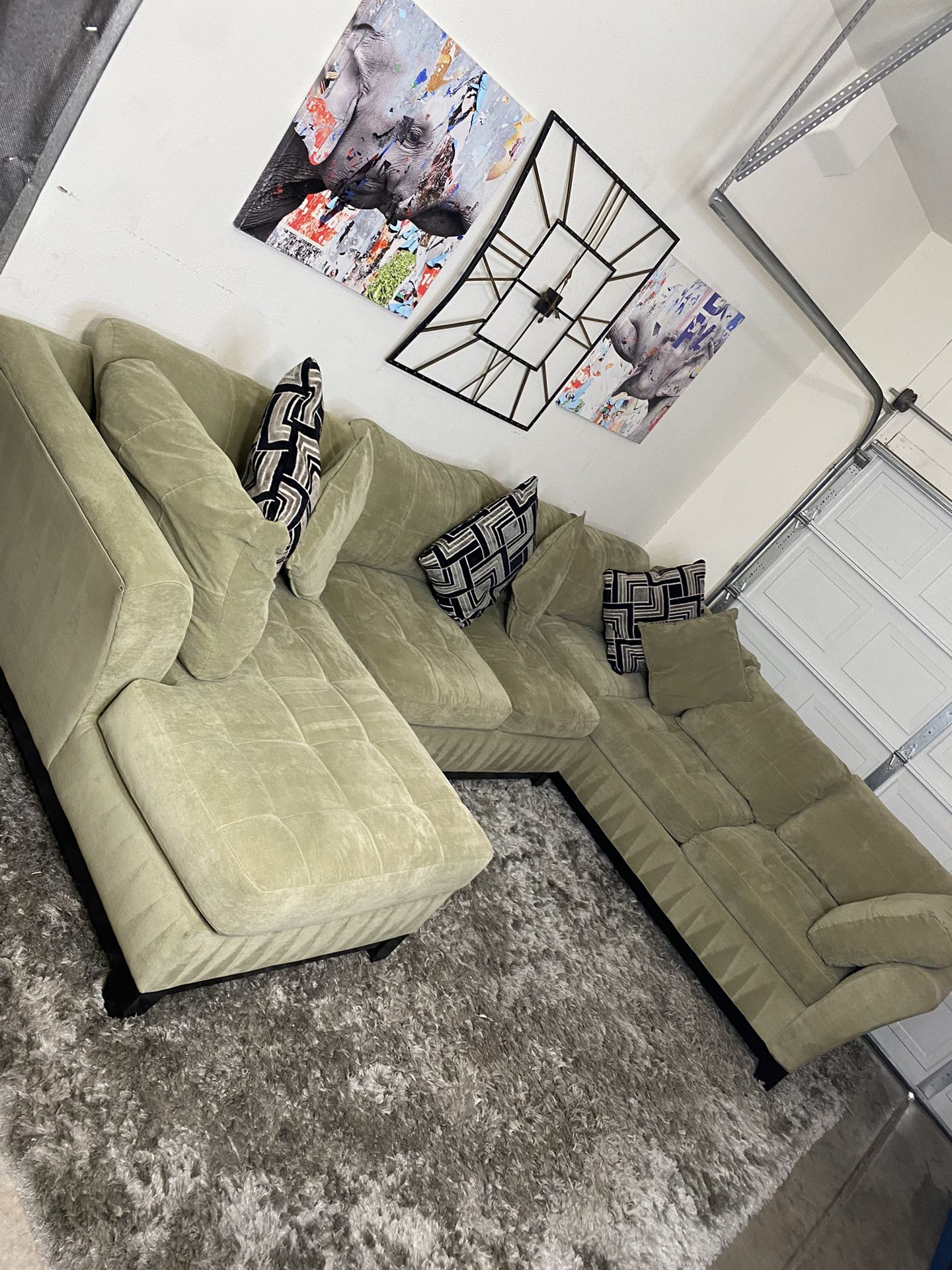 * Like New * Cindy Crawford 3pc Modular Sectional Sofa ( Free Delivery )